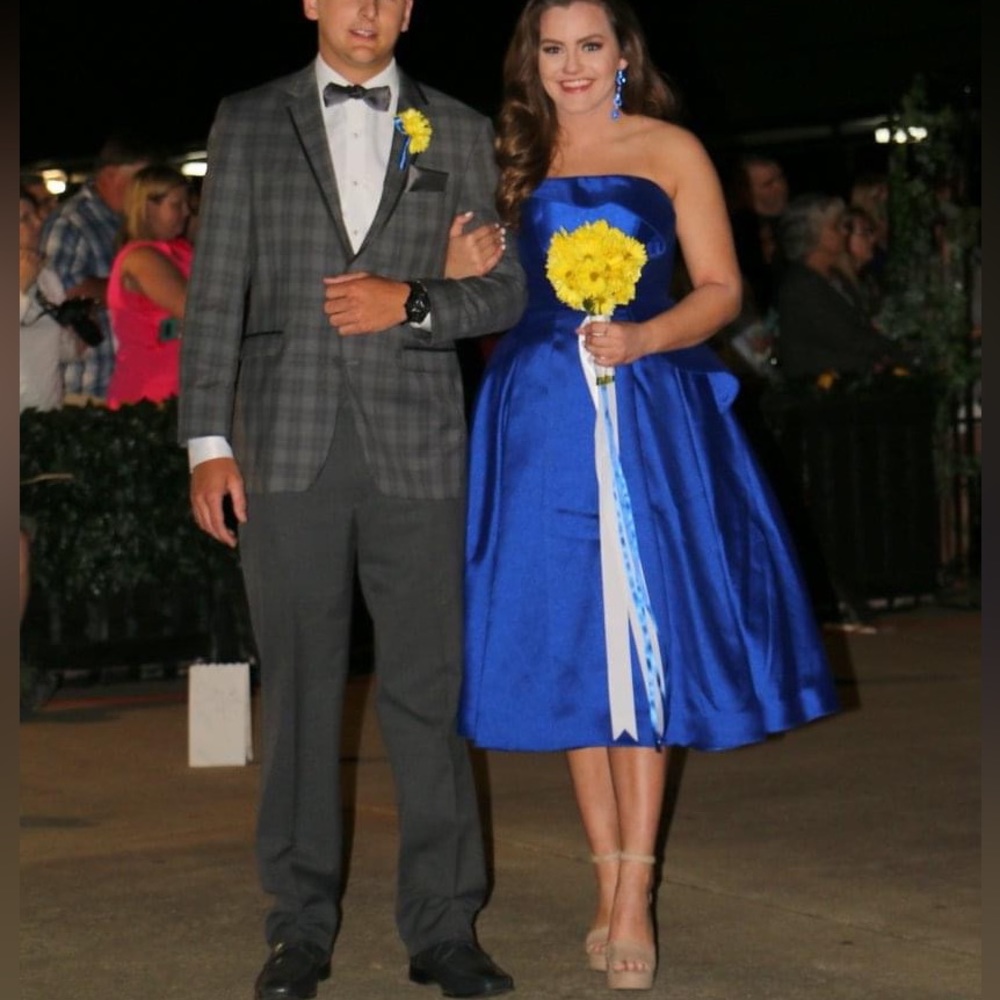 Tony Bowls 
Size 8 
Blue